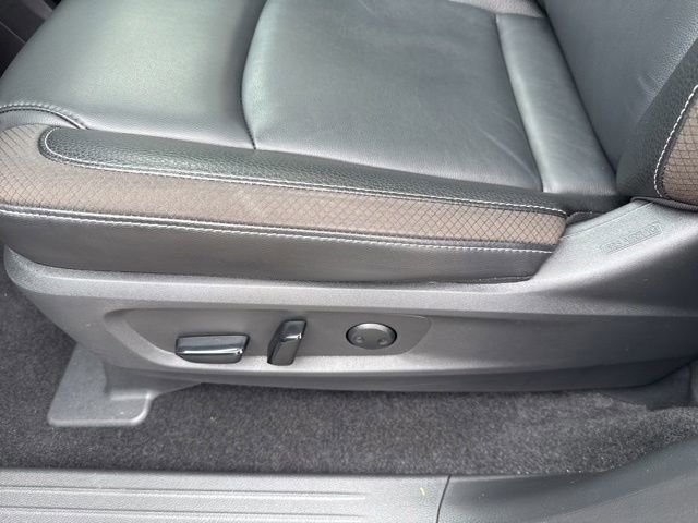 Used 2025 Nissan Pathfinder SL w/ SL Premium Package FWD image 30