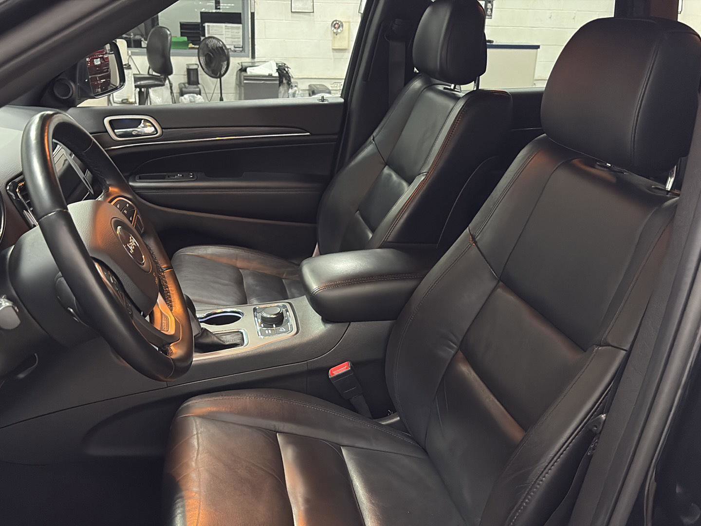 Used 2022 Jeep Grand Cherokee Limited AWD/4WD image 6