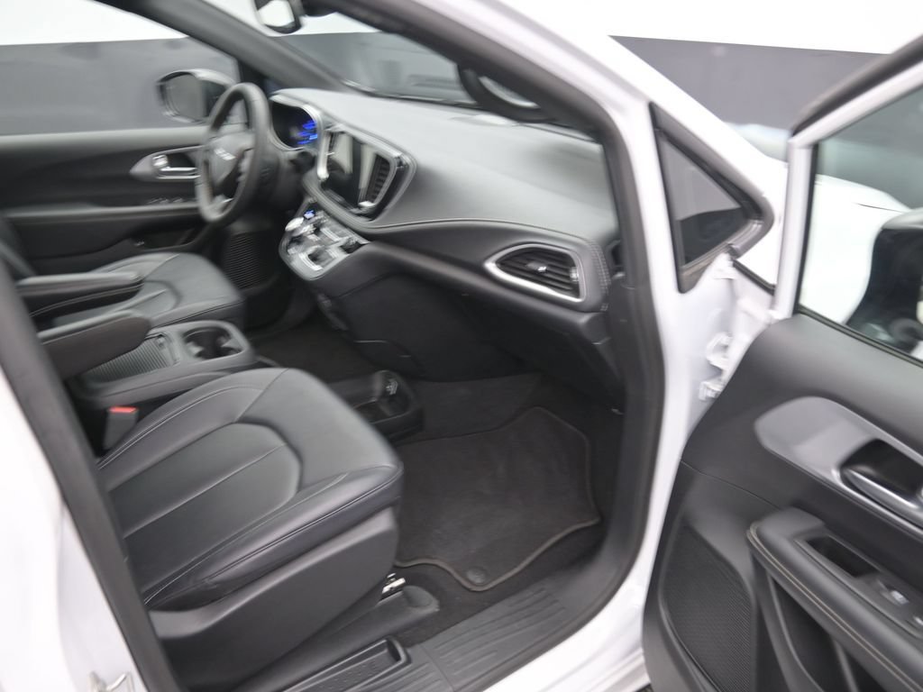 Used 2024 Chrysler Pacifica Limited FWD image 10