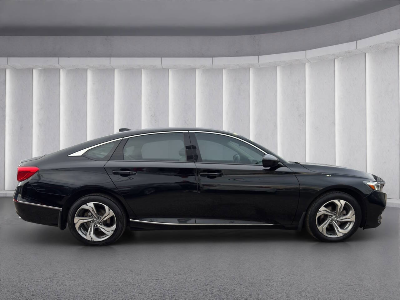 Used 2018 Honda Accord EX image 6