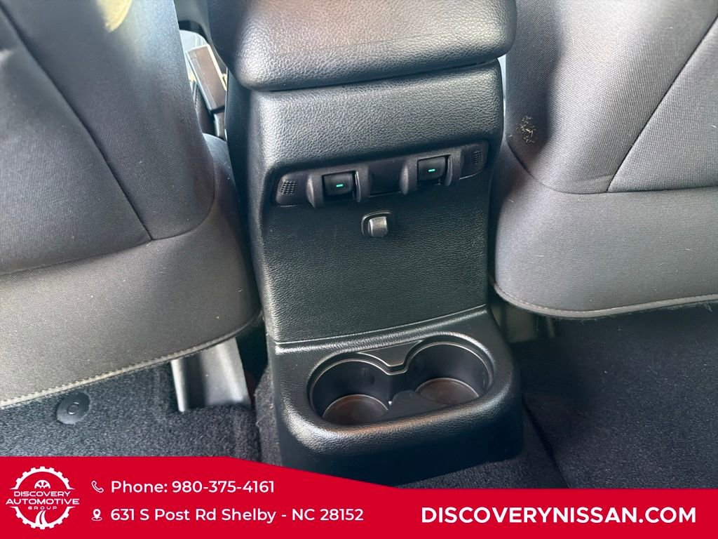 Used 2017 Jeep Wrangler Unlimited Sahara w/ Connectivity Group image 28