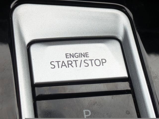 Used 2025 Volkswagen Atlas SE image 25