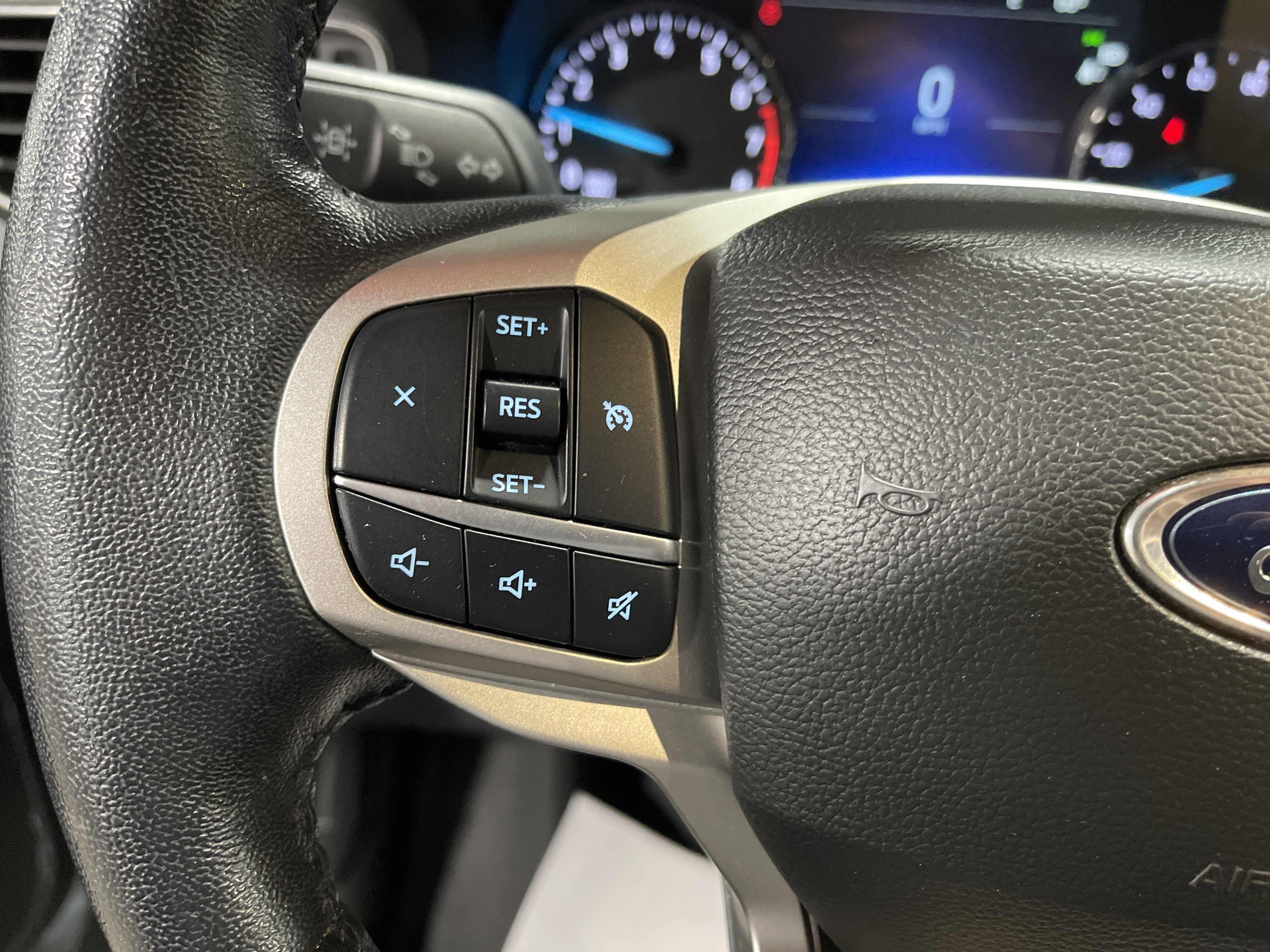 Used 2022 Ford Explorer XLT w/ Equipment Group 202A image 19