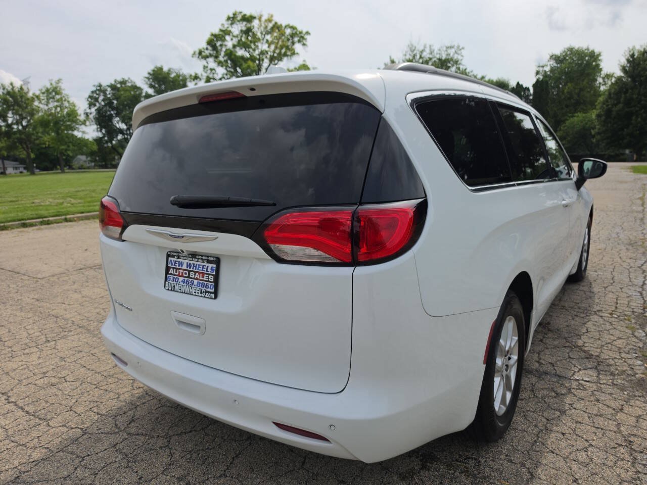 Used 2020 Chrysler Voyager LX w/ Cold Weather Group FWD image 23