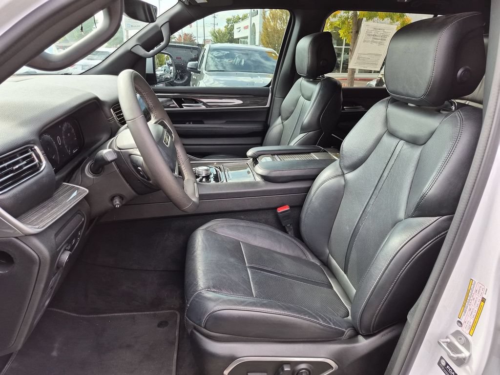 Used 2022 Jeep Wagoneer Series II AWD/4WD image 12