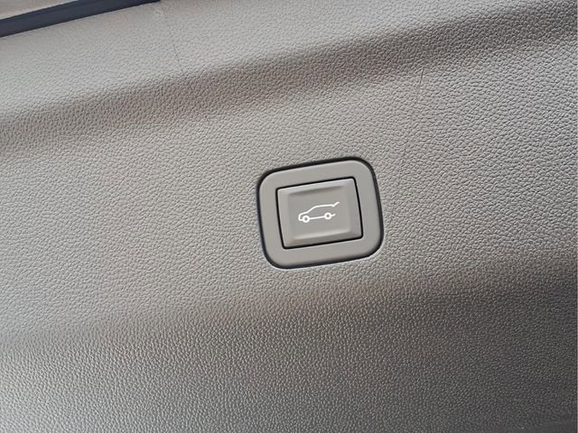 New 2026 Chevrolet Suburban Premier AWD/4WD image 23