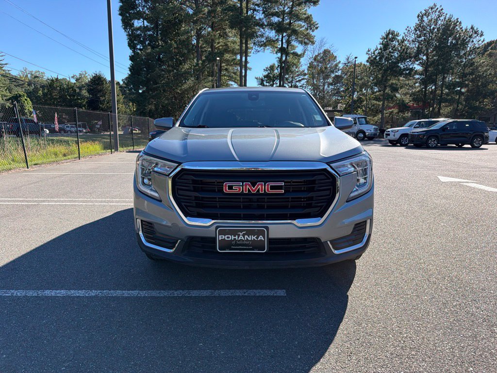 Used 2024 GMC Terrain SLE AWD/4WD image 3