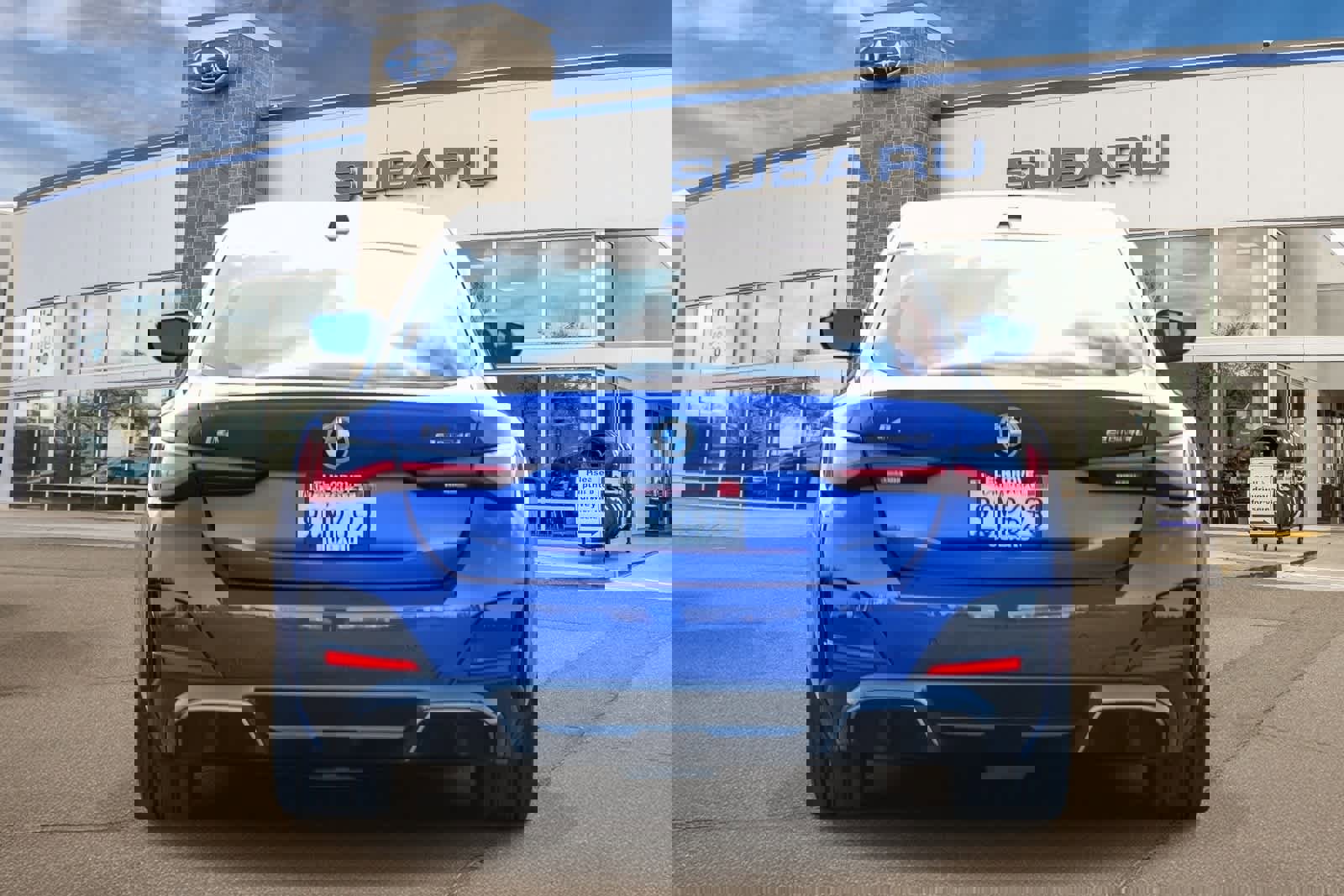 Used 2022 BMW i4 eDrive40 w/ M Sport Package image 3