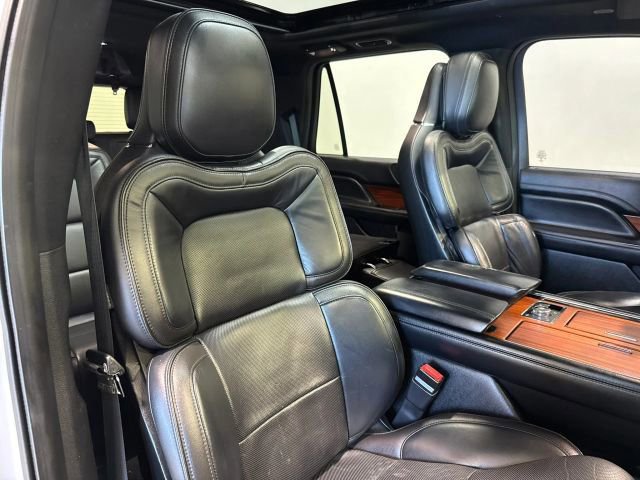 Used 2018 Lincoln Navigator Select w/ Technology Package RWD image 27