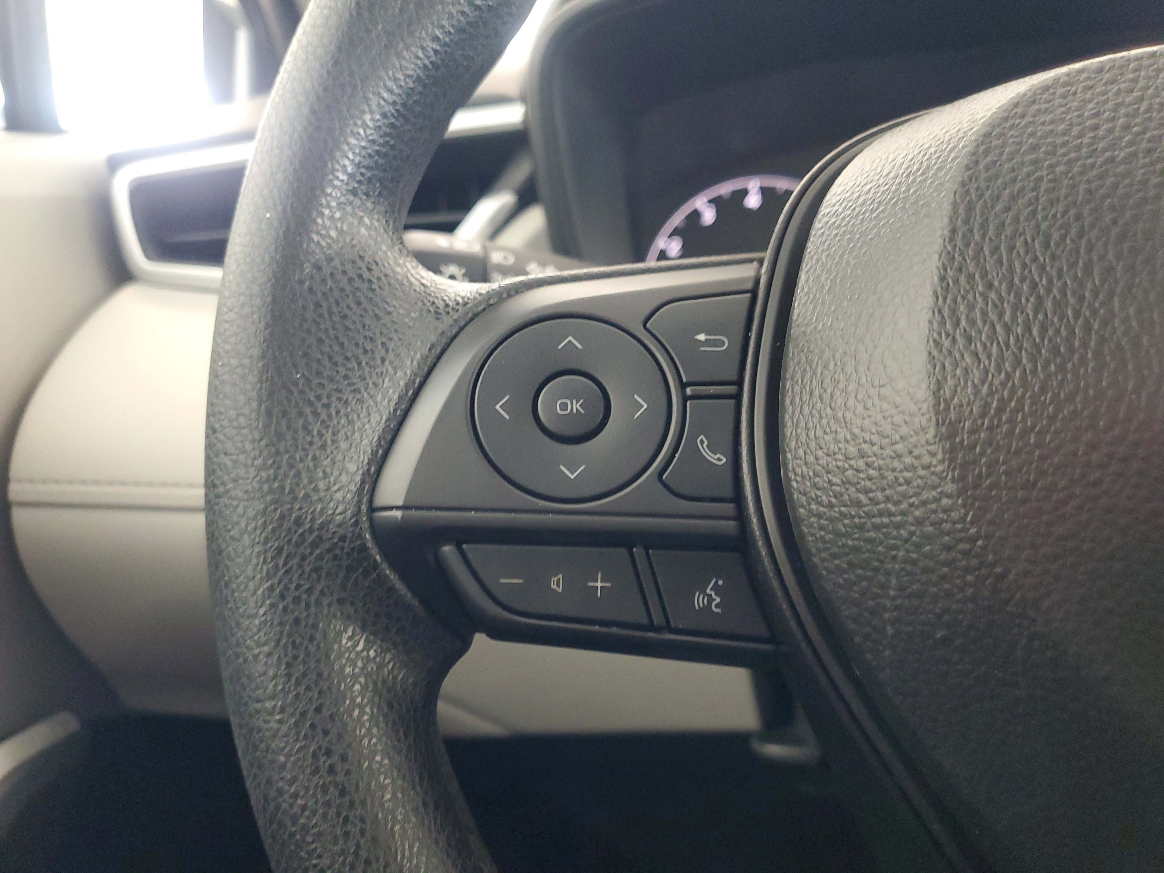 Used 2025 Toyota Corolla Cross L image 24