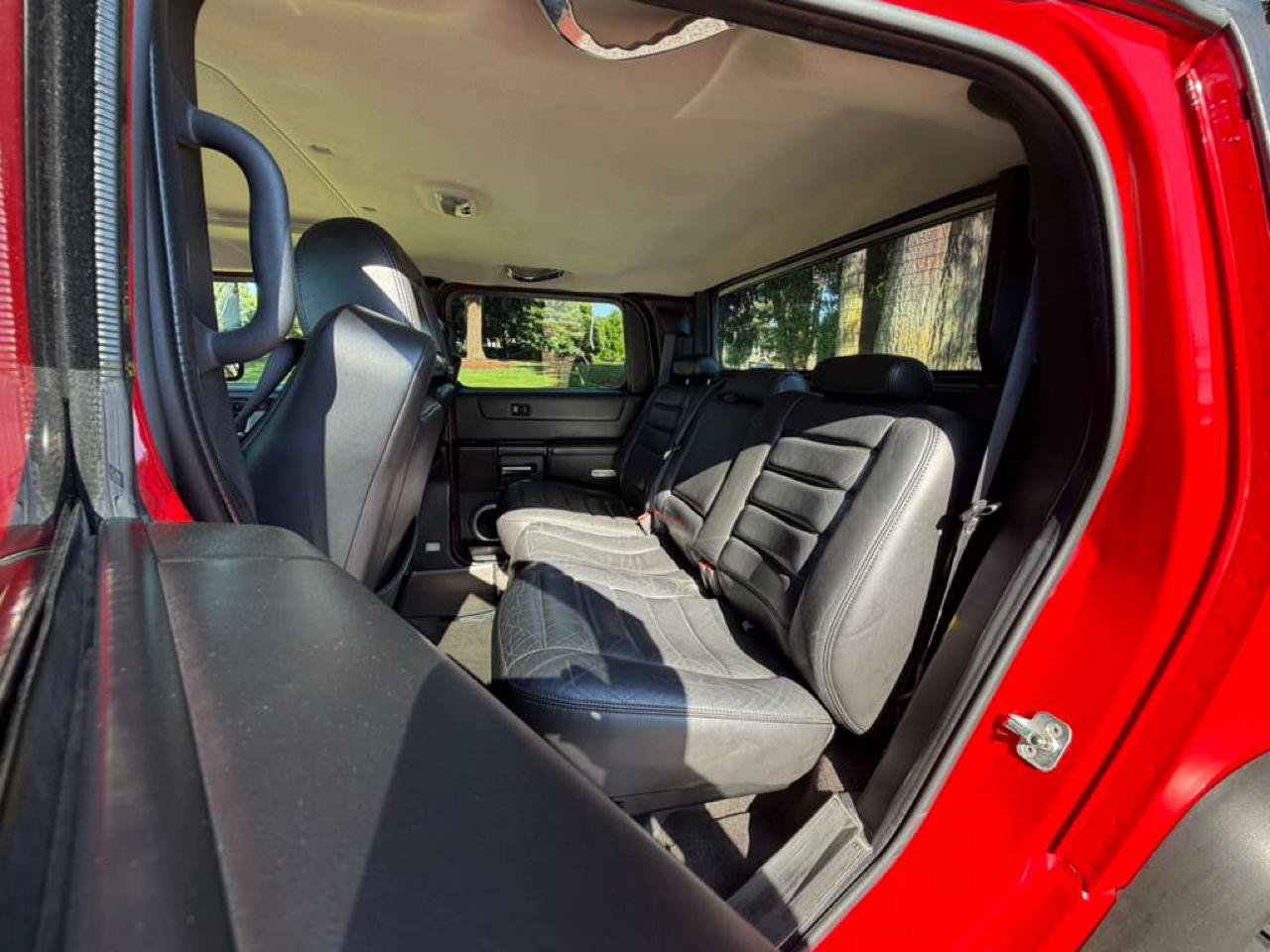 Used 2005 HUMMER H2 SUT w/ Preferred Equipment Group AWD/4WD image 18
