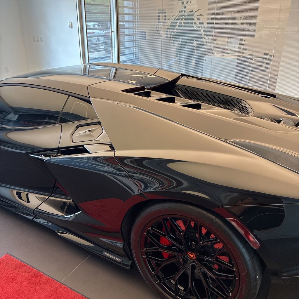 Used 2024 Lamborghini Revuelto AWD/4WD image 10