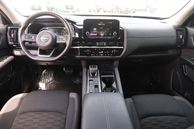 Used 2025 Nissan Pathfinder SV image 22