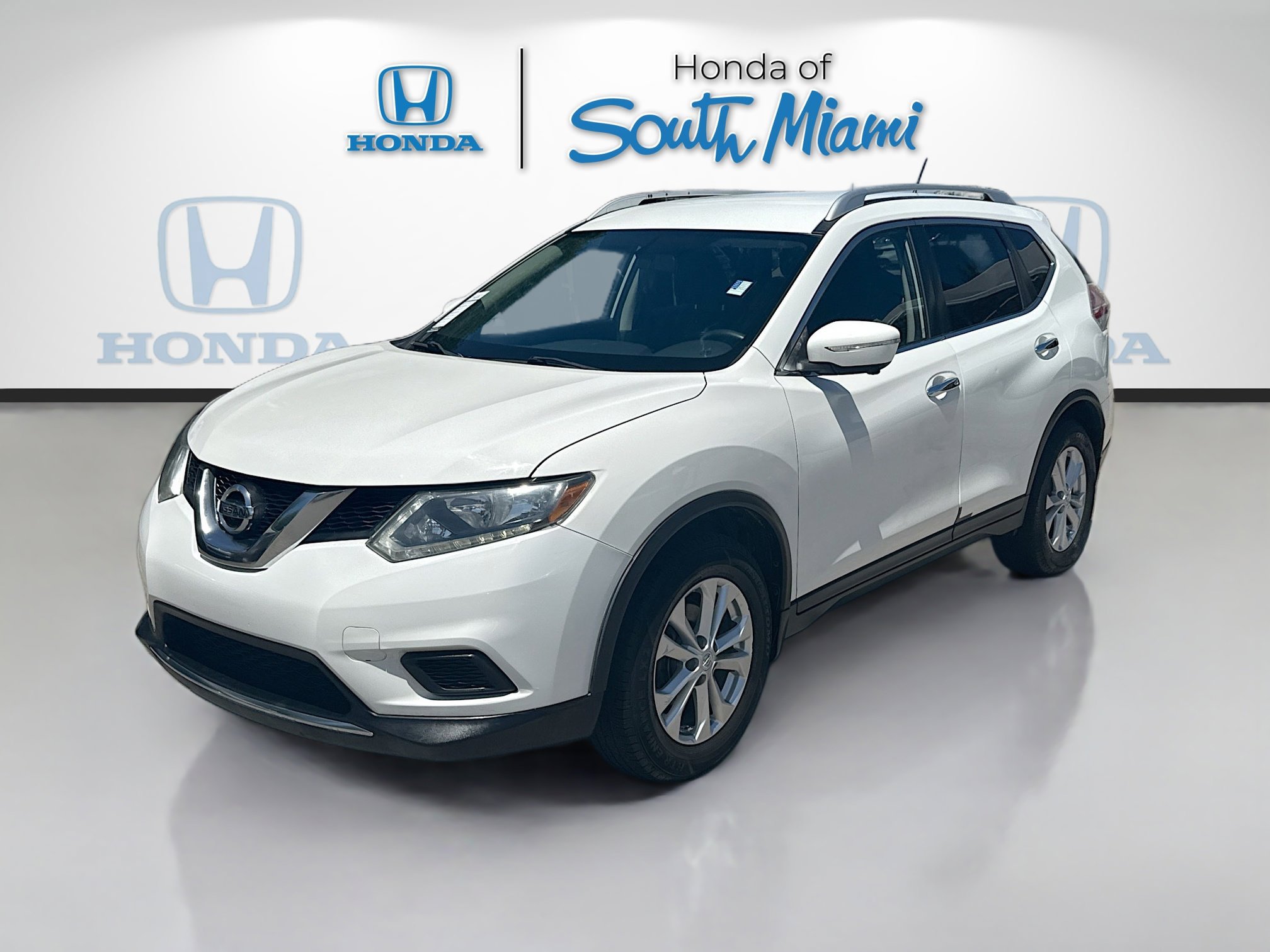 Used 2015 Nissan Rogue SV w/ SV Premium Package image 3