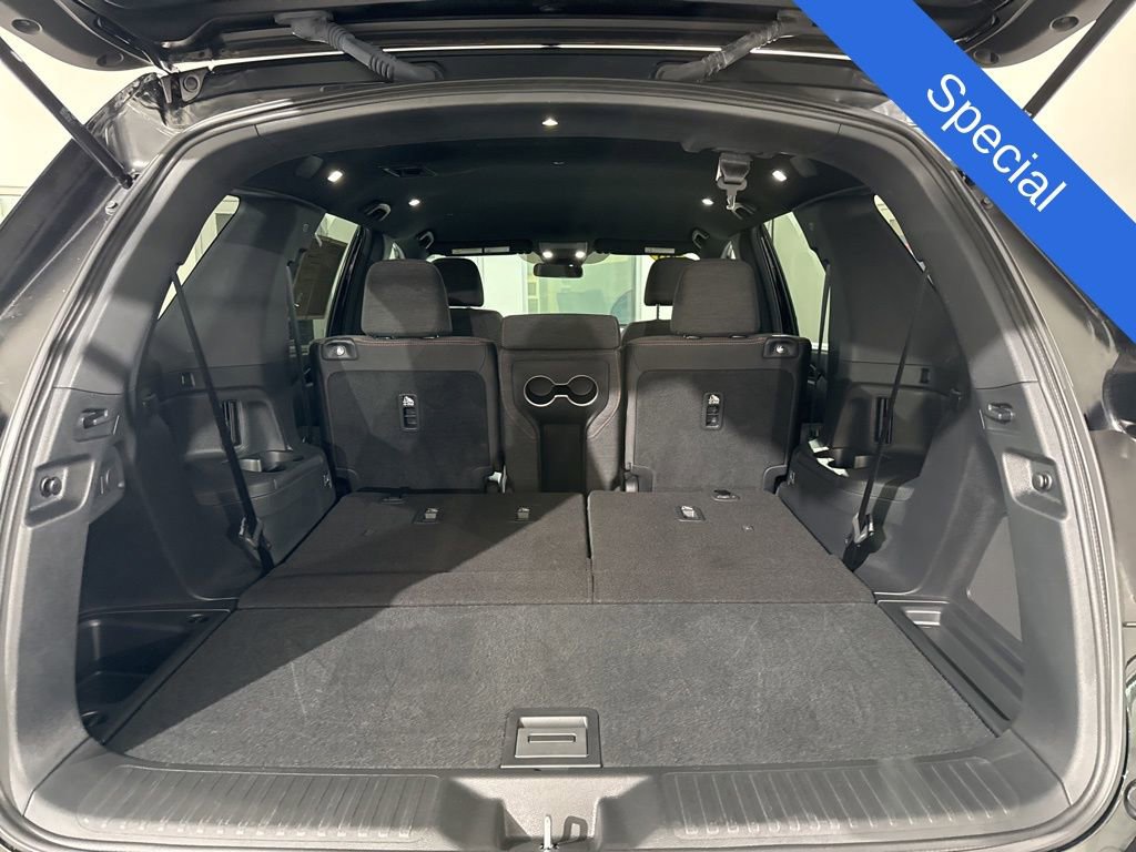 Used 2025 Honda Pilot Sport image 8