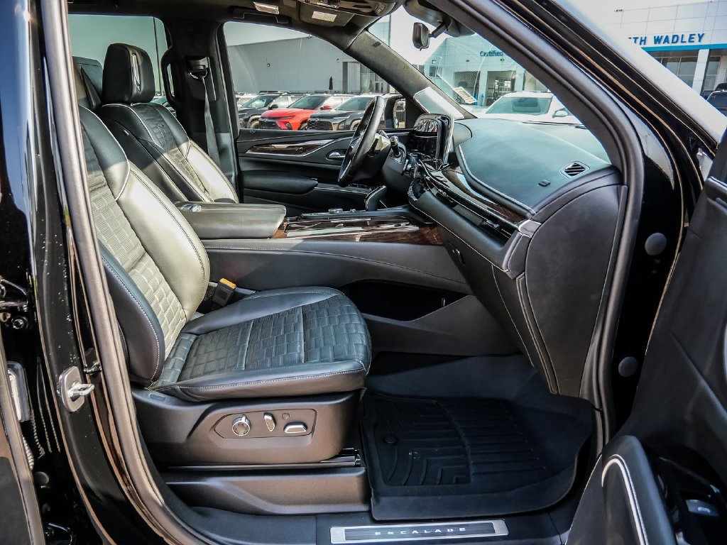 Used 2023 Cadillac Escalade Premium Luxury Platinum w/ LPO, Radiant Package AWD/4WD image 15