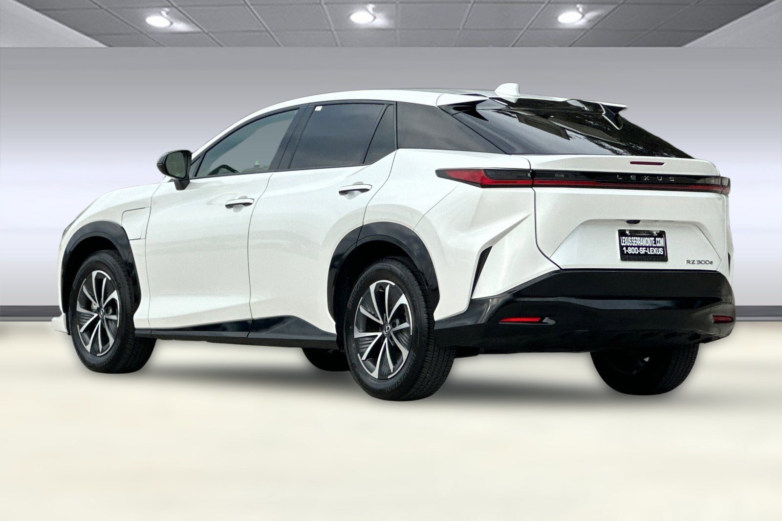 Used 2025 Lexus RZ 300e image 3