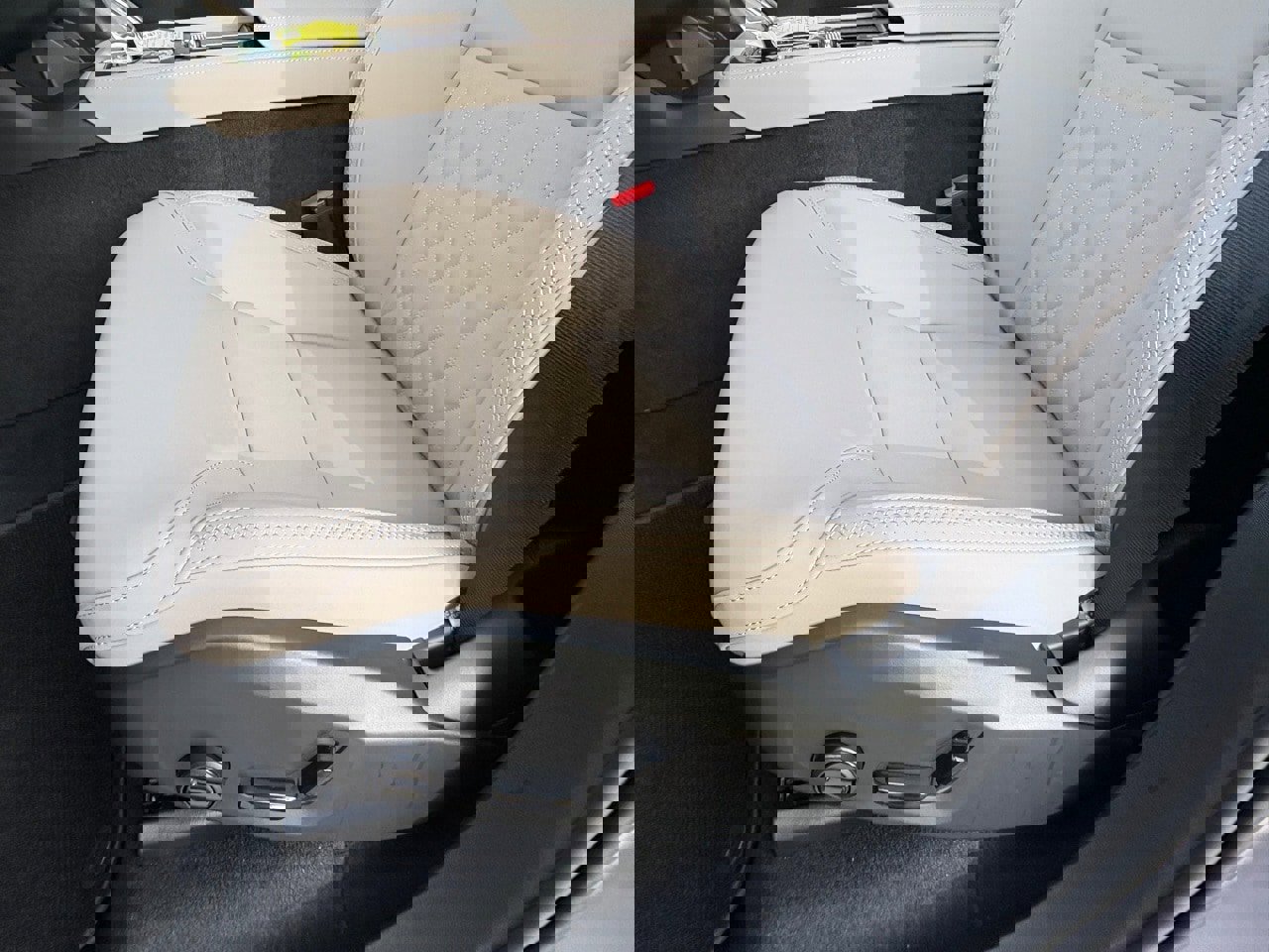 New 2026 Volvo XC90 B6 Plus w/ Protection Package Premier image 19