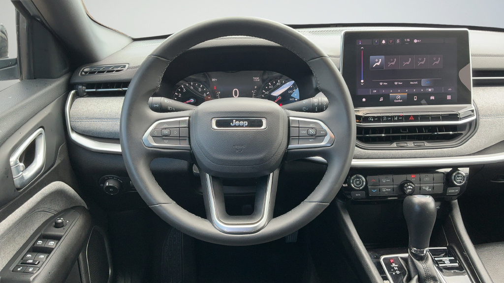 Used 2024 Jeep Compass Latitude AWD/4WD image 9