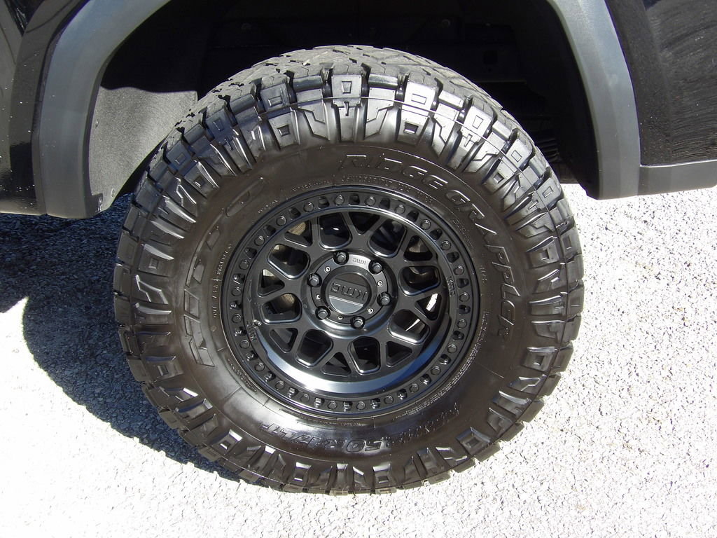 Used 2023 GMC Canyon AT4 w/ AT4 Premium Package image 56