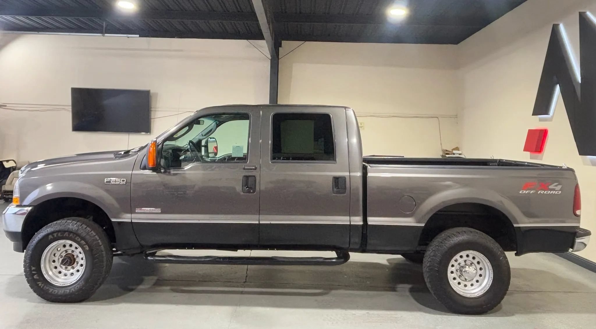 Used 2004 Ford F250 Lariat AWD/4WD image 8