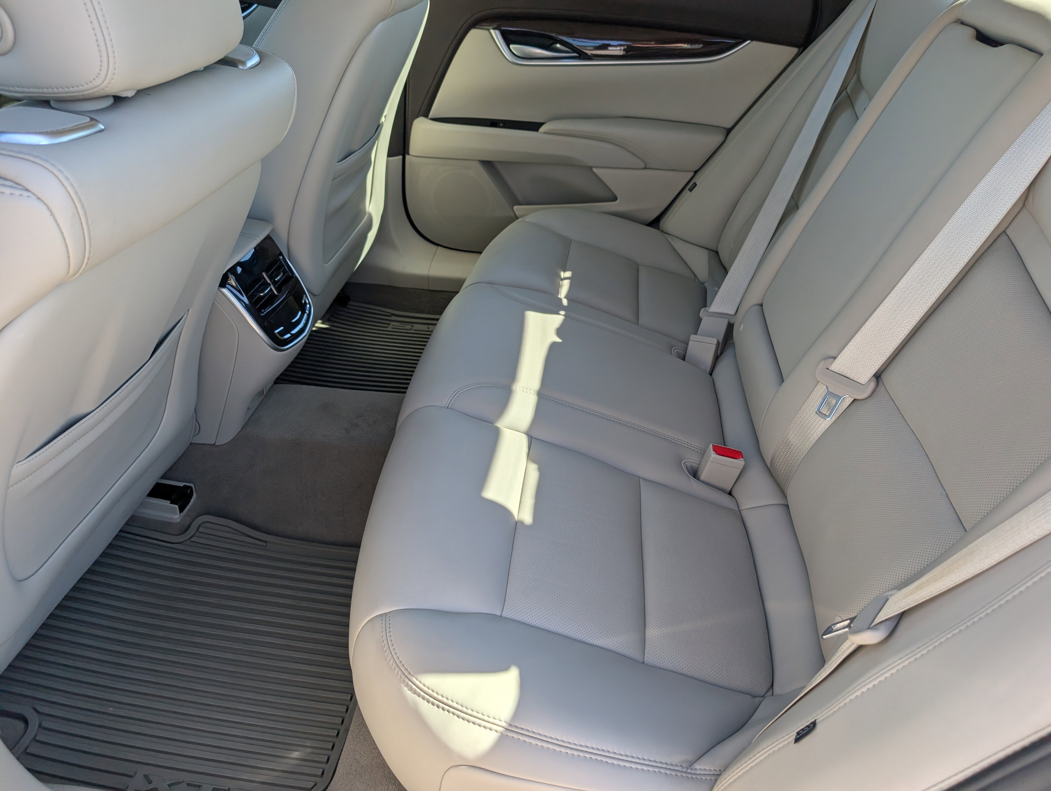 Used 2016 Cadillac XTS Premium image 11