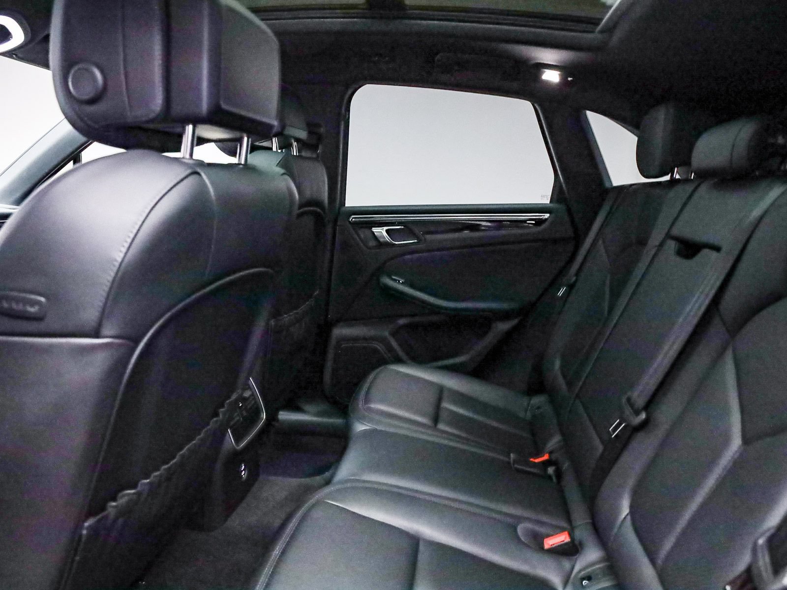 Certified 2026 Porsche Macan AWD/4WD image 20