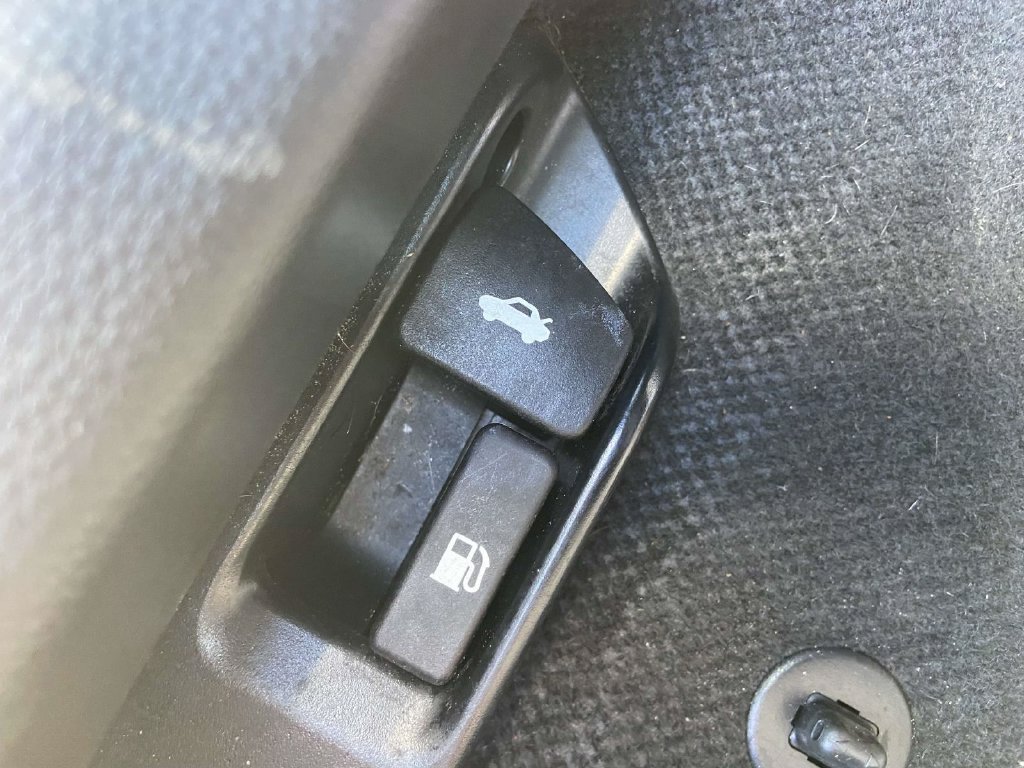Used 2025 Toyota Corolla LE w/ Convenience Package FWD image 28