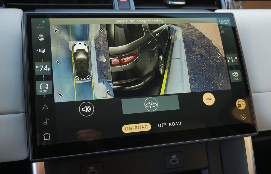 New 2025 Land Rover Discovery Sport S image 25