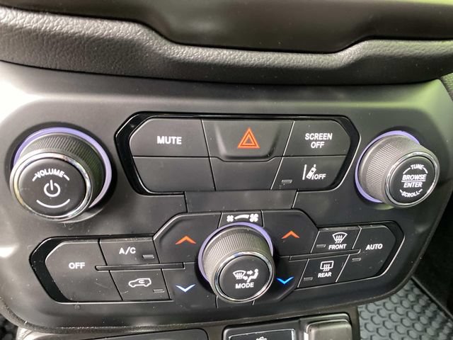 Used 2023 Jeep Renegade Latitude AWD/4WD image 10