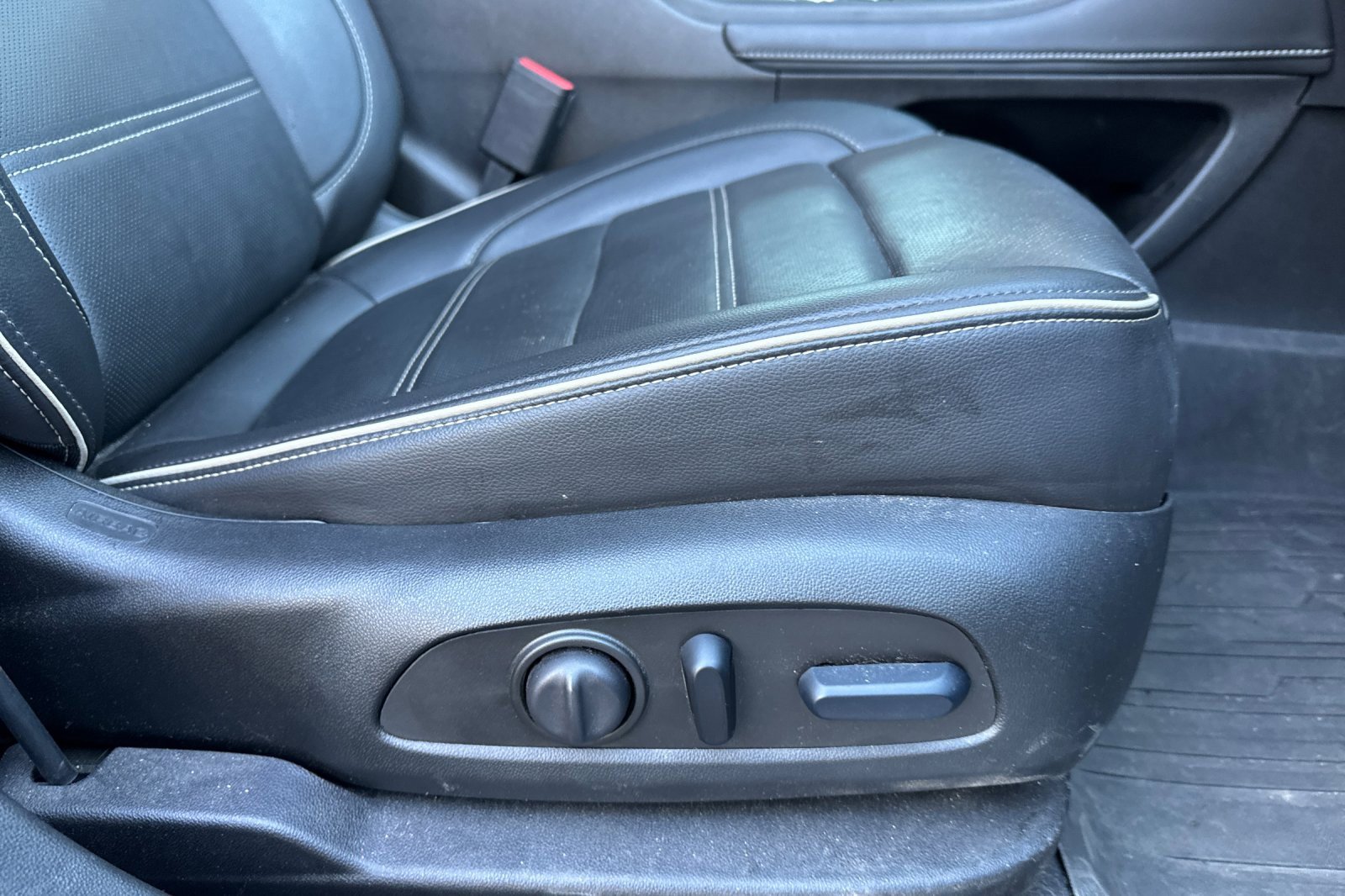 Used 2023 GMC Acadia Denali w/ Black Diamond Edition image 23