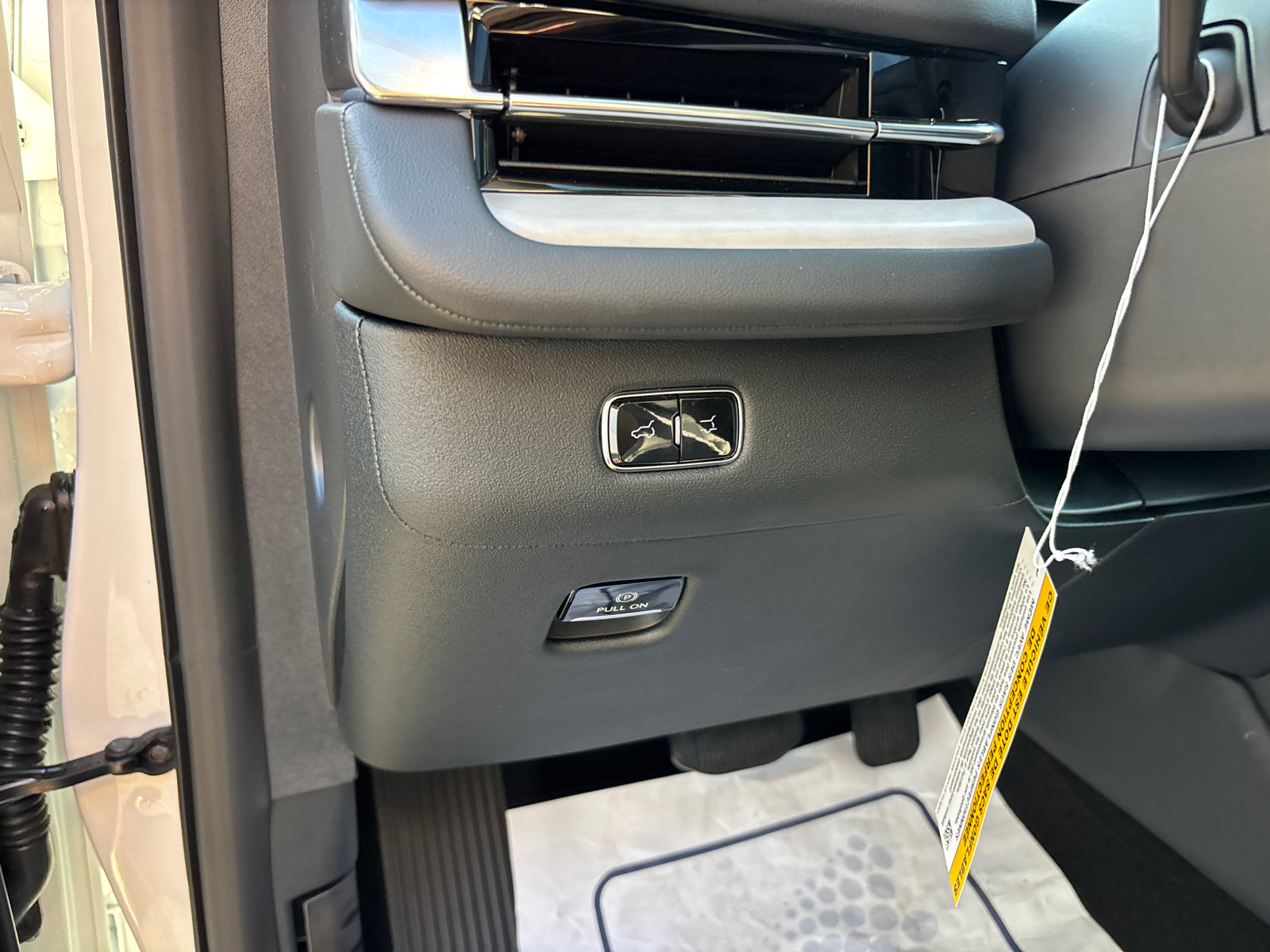 New 2026 Lincoln Navigator L Reserve AWD/4WD image 13