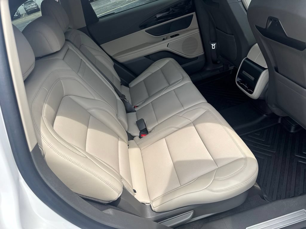 Used 2025 Lincoln Nautilus Premier AWD/4WD image 22