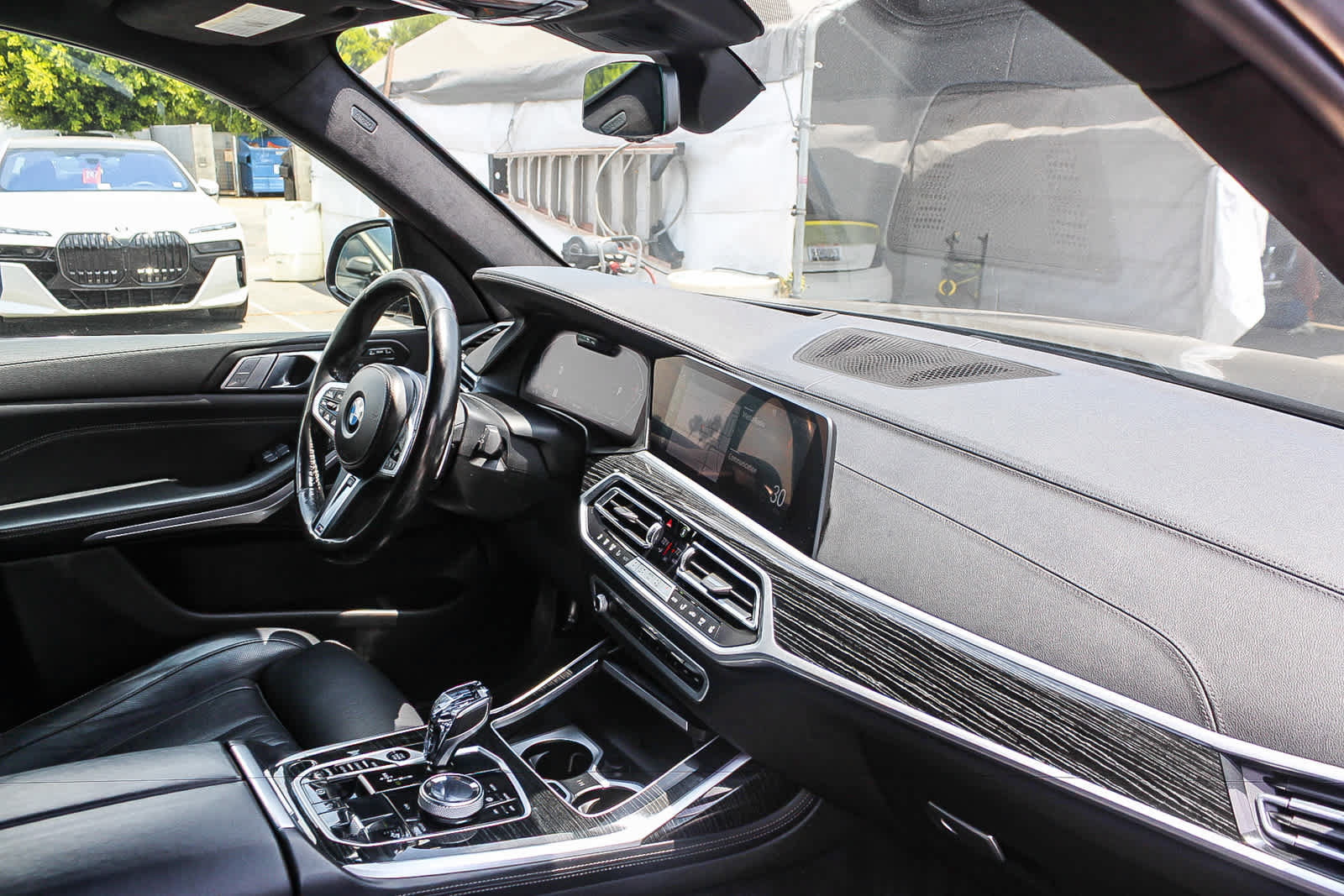 Used 2022 BMW X7 xDrive40i w/ M Sport Package AWD/4WD image 15