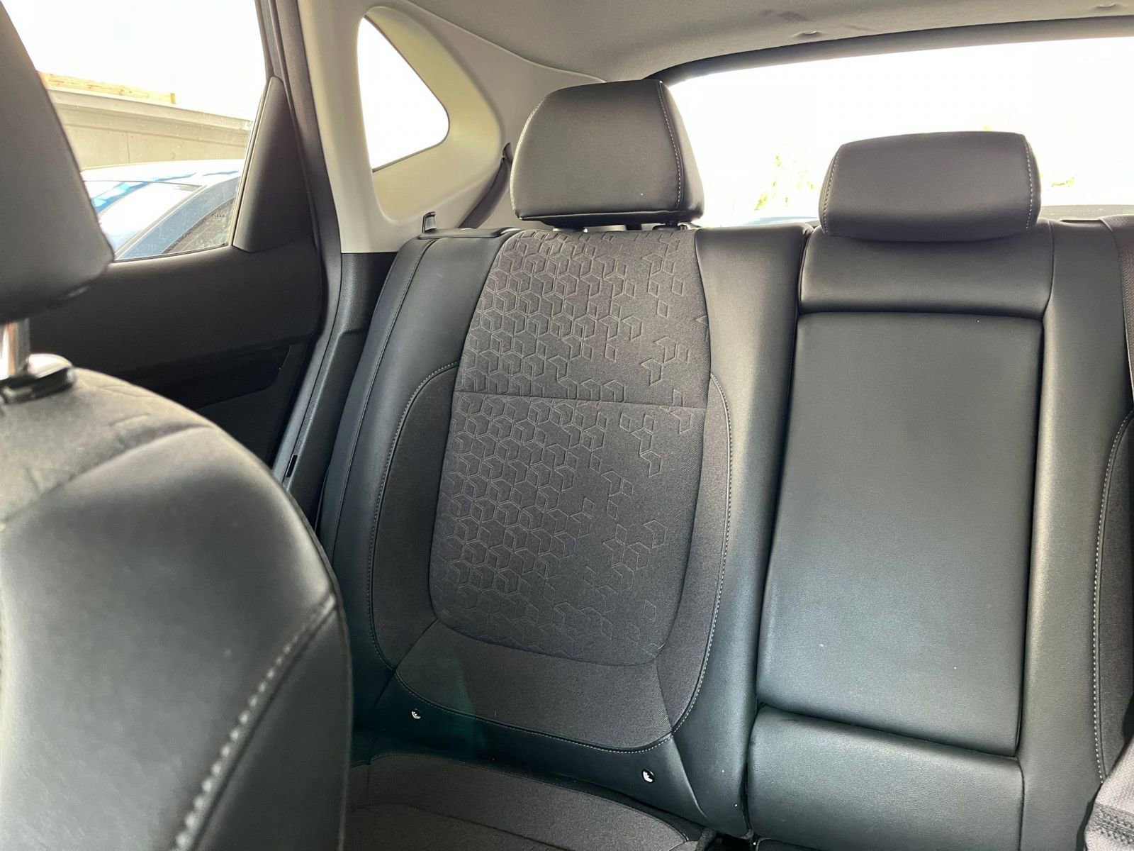 Used 2025 Kia Seltos S image 41