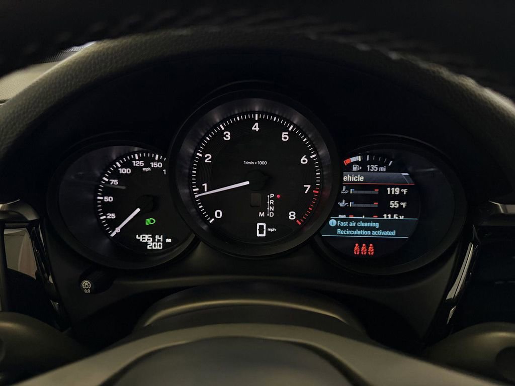 Certified 2022 Porsche Macan image 21