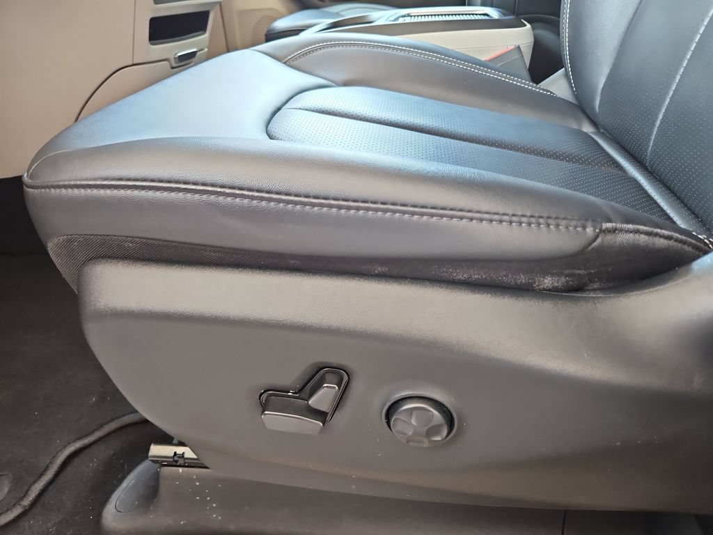 Used 2024 Chrysler Pacifica Touring-L FWD image 25