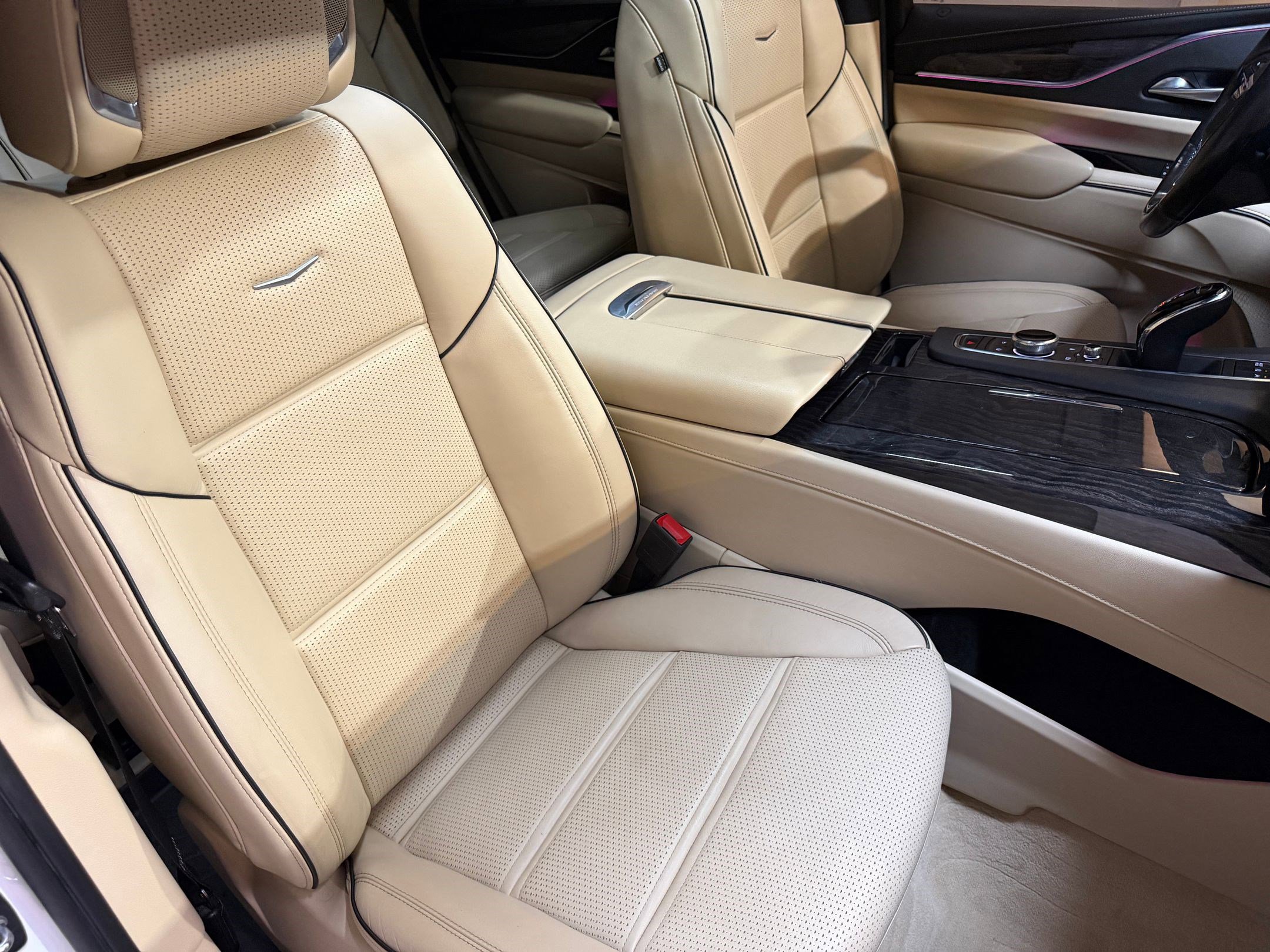 Used 2023 Cadillac Escalade Premium Luxury image 60