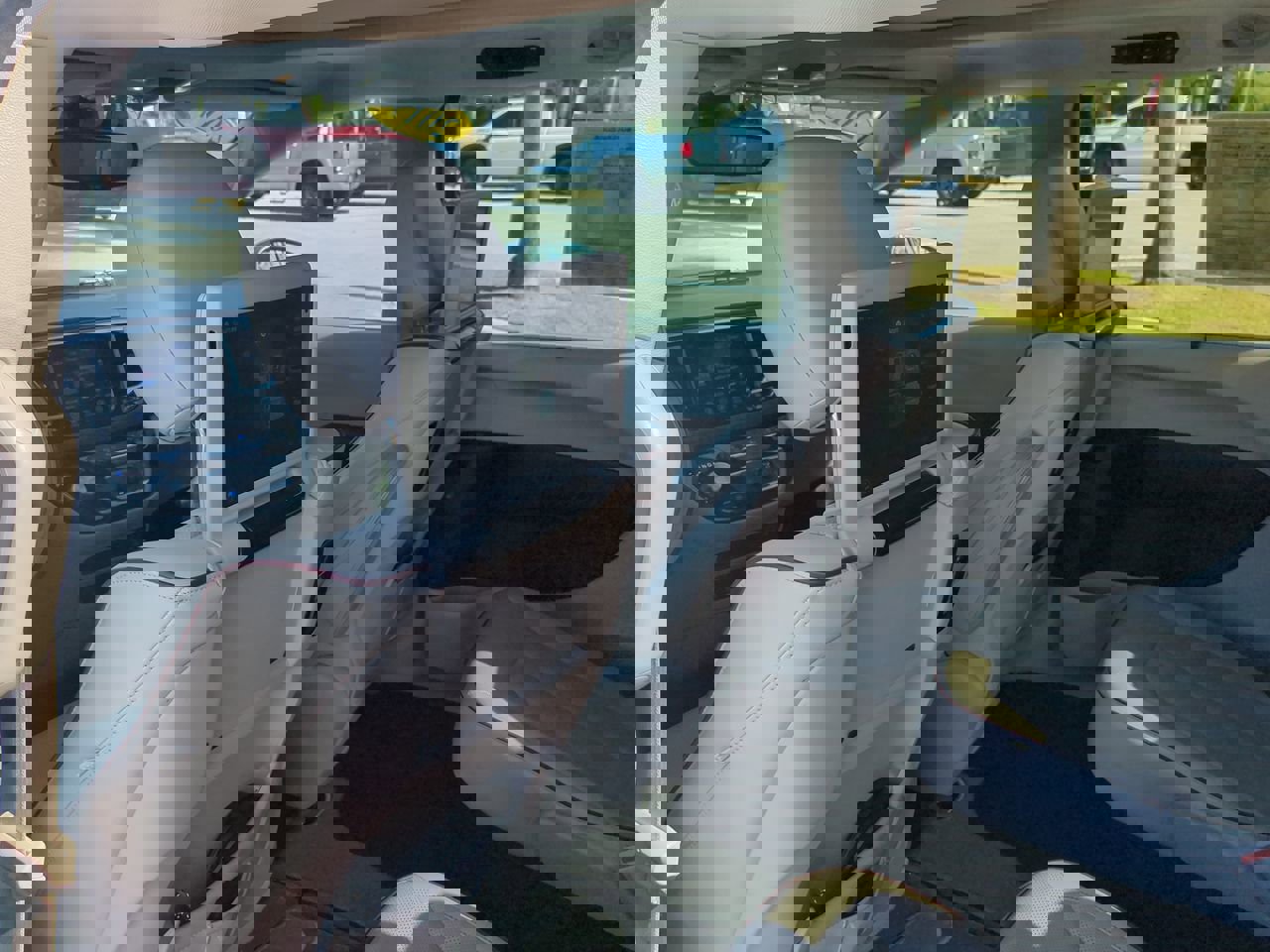 Used 2017 Chrysler Pacifica Limited image 17