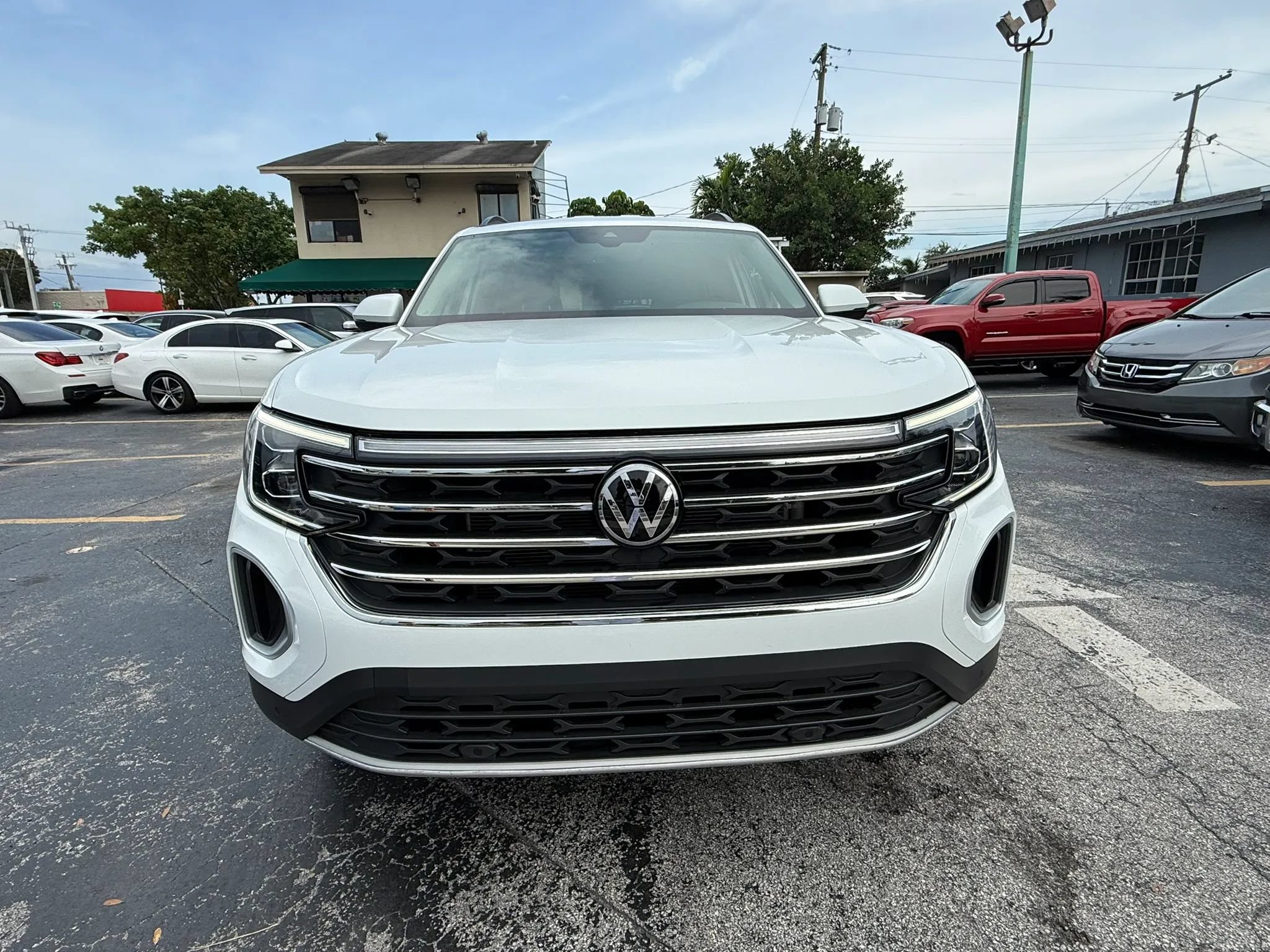 Used 2024 Volkswagen Atlas SE FWD image 8