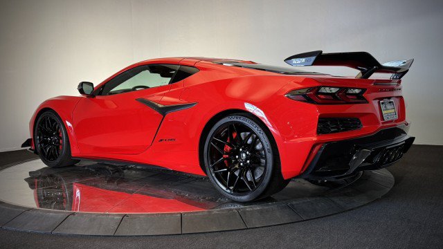 Used 2024 Chevrolet Corvette Z06 w/ Z07 Performance Package RWD image 24