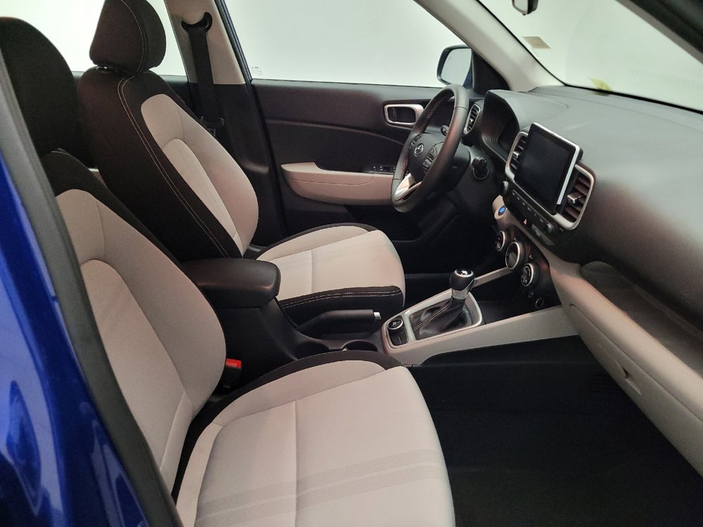 Used 2025 Hyundai Venue SEL image 21