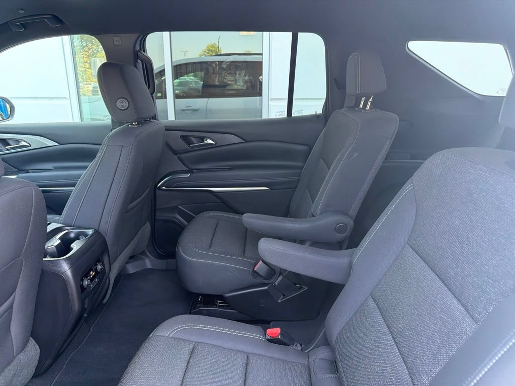 Used 2025 Chevrolet Traverse LT w/ Midnight/Sport Edition FWD image 23
