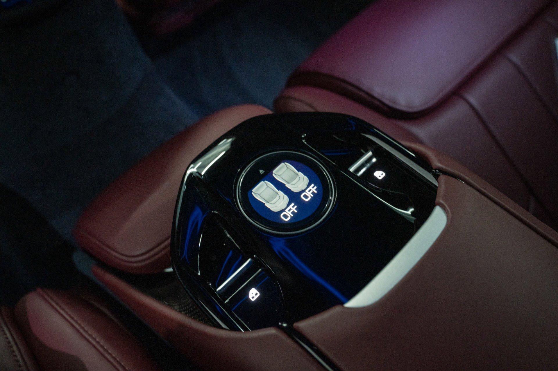 Used 2024 Ferrari Purosangue AWD/4WD image 25