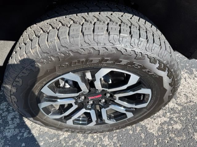 Used 2026 GMC Canyon AT4 w/ Nightfall Essentials Package AWD/4WD image 9