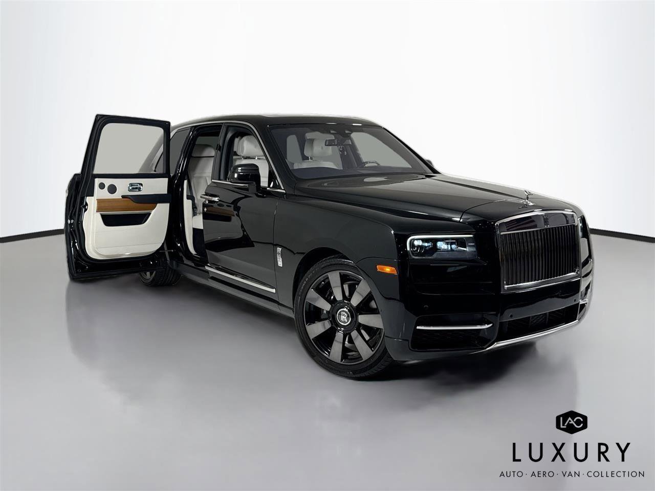 Used 2019 Rolls-Royce Cullinan image 3