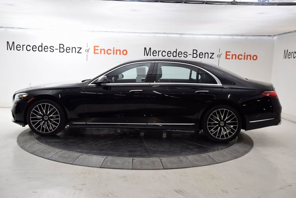 Used 2025 Mercedes-Benz S 580 4MATIC Sedan image 3