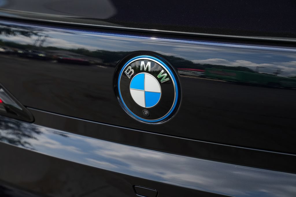 Used 2025 BMW i7 xDrive60 AWD/4WD image 16