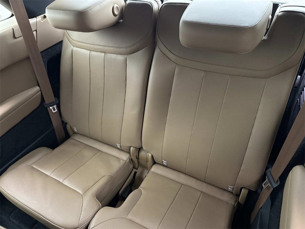 Used 2024 Land Rover Range Rover Long Wheelbase SE image 12