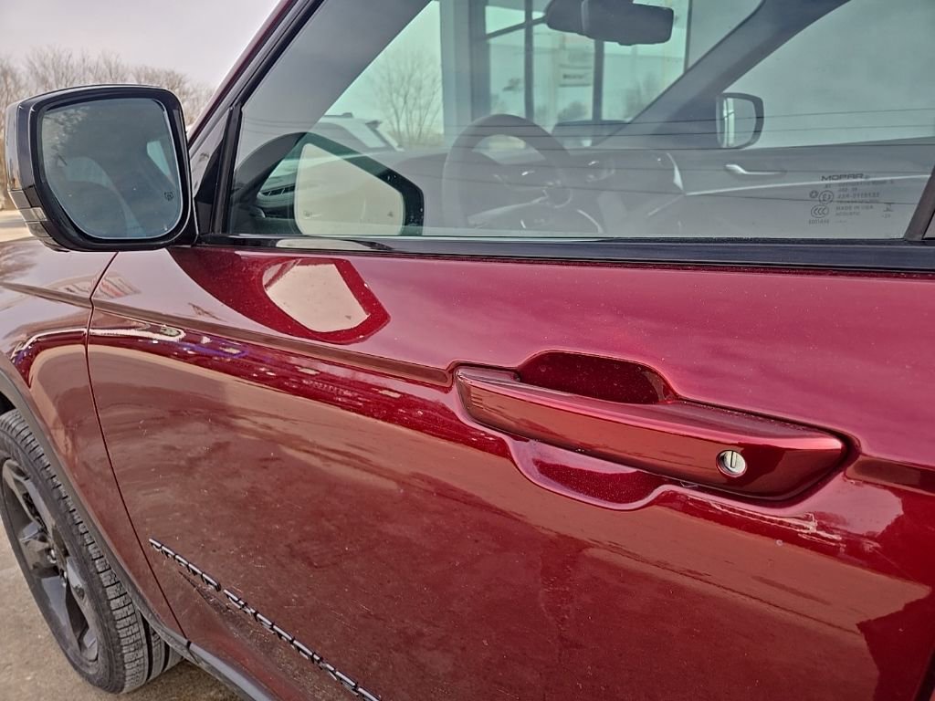 Used 2025 Jeep Grand Cherokee L Limited w/ Luxury Tech Group II image 22